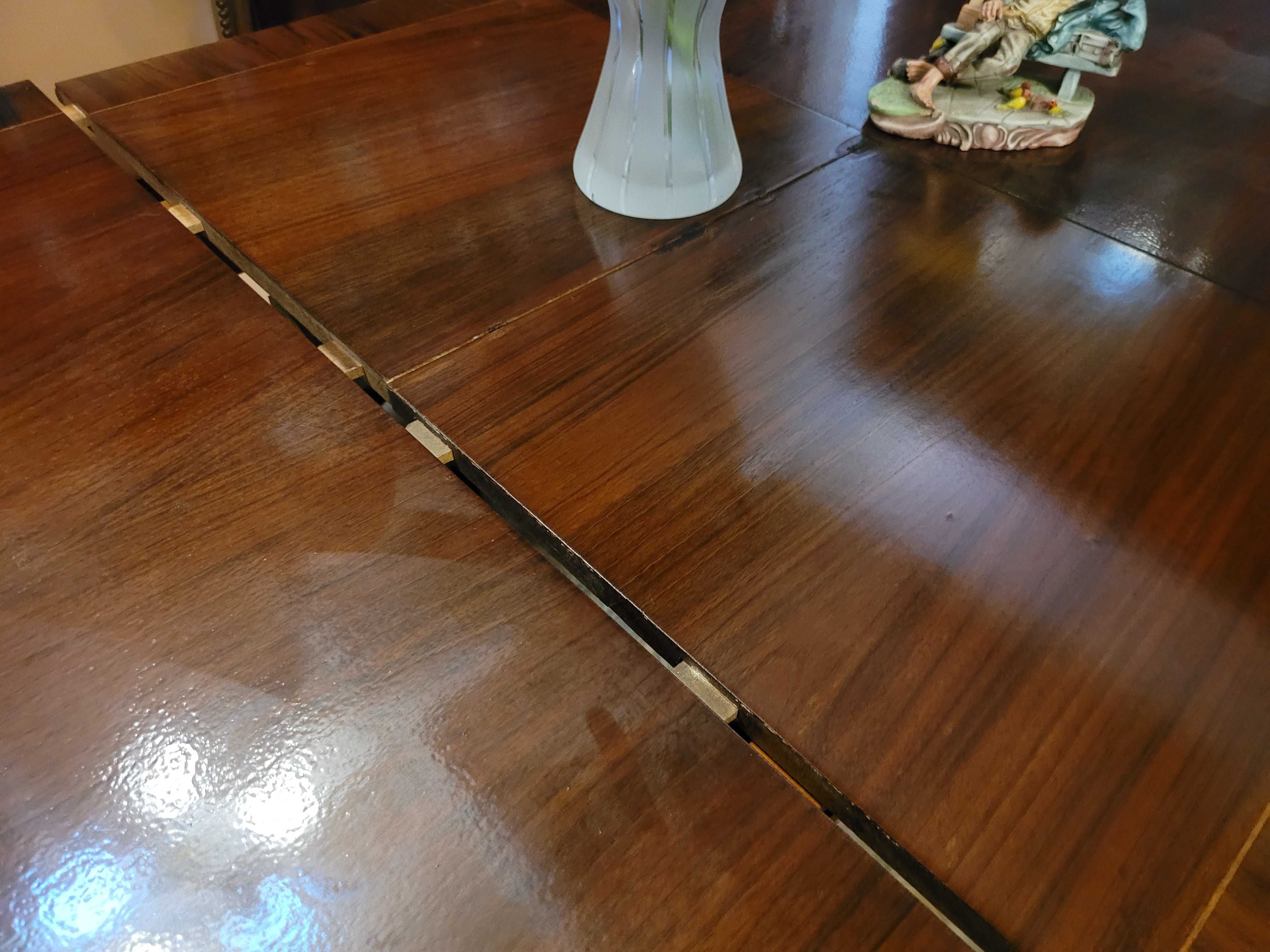 Mesa de sala em madeira com dois pés de galo - extensível - Só a m