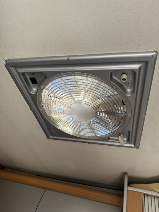 Okno  dachowe lufcik kamper wiatrak FIAMMA