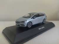 Miniatura Opel Astra ST 1/43 Nova