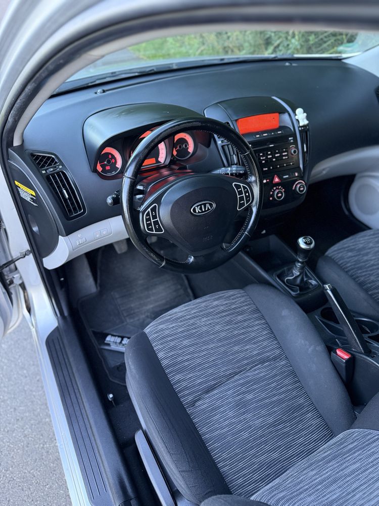 Kia ceed 1.4 Benzyna Klima   Bezwypadkowa