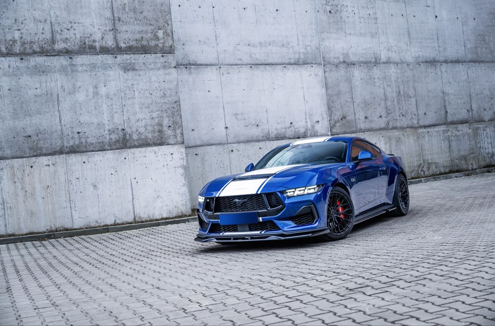 Wynajem samochodu Nowy Ford Mustang GT 5.0
