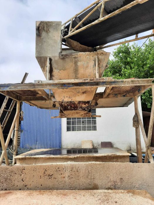 Equipamento para produção de pavés e dalles (lajes)