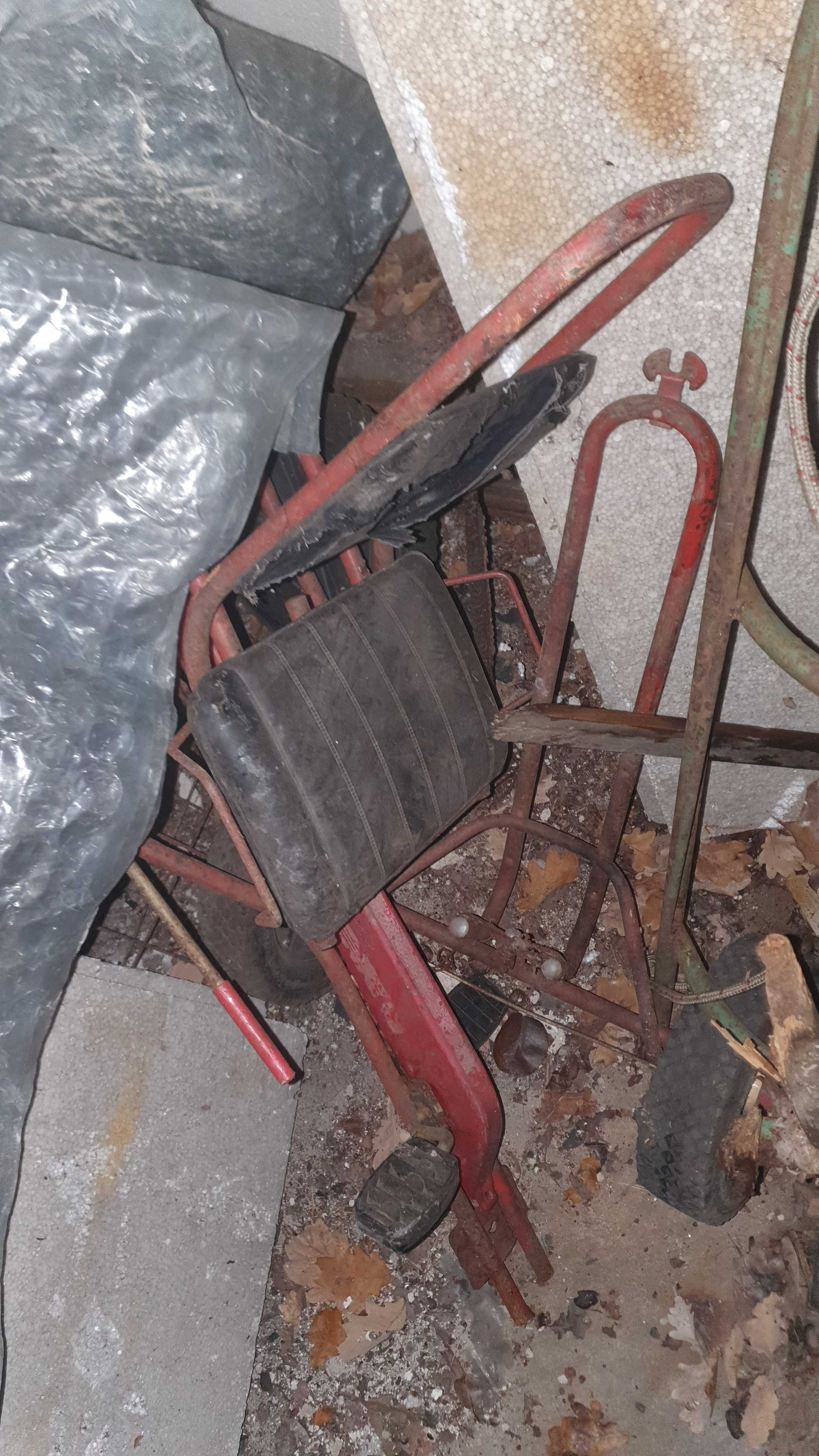 Samochód rowerek na pedały dziecięcy PRL metalowy czerwony gokart