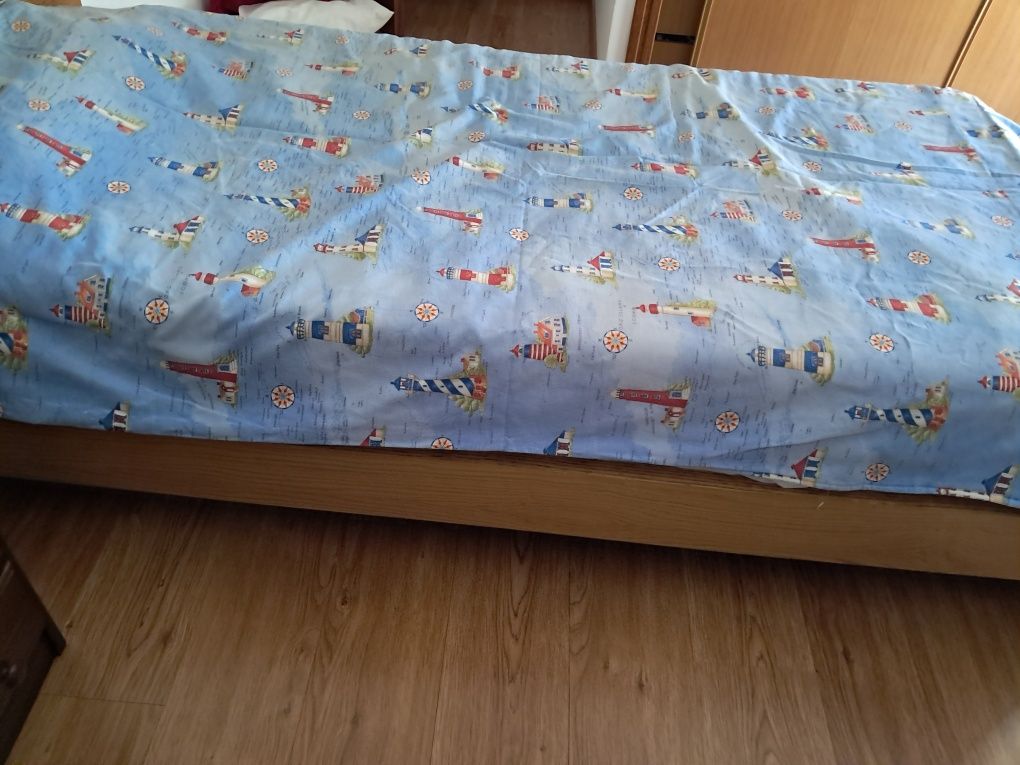 Coberta e fronhas para cama de solteiro