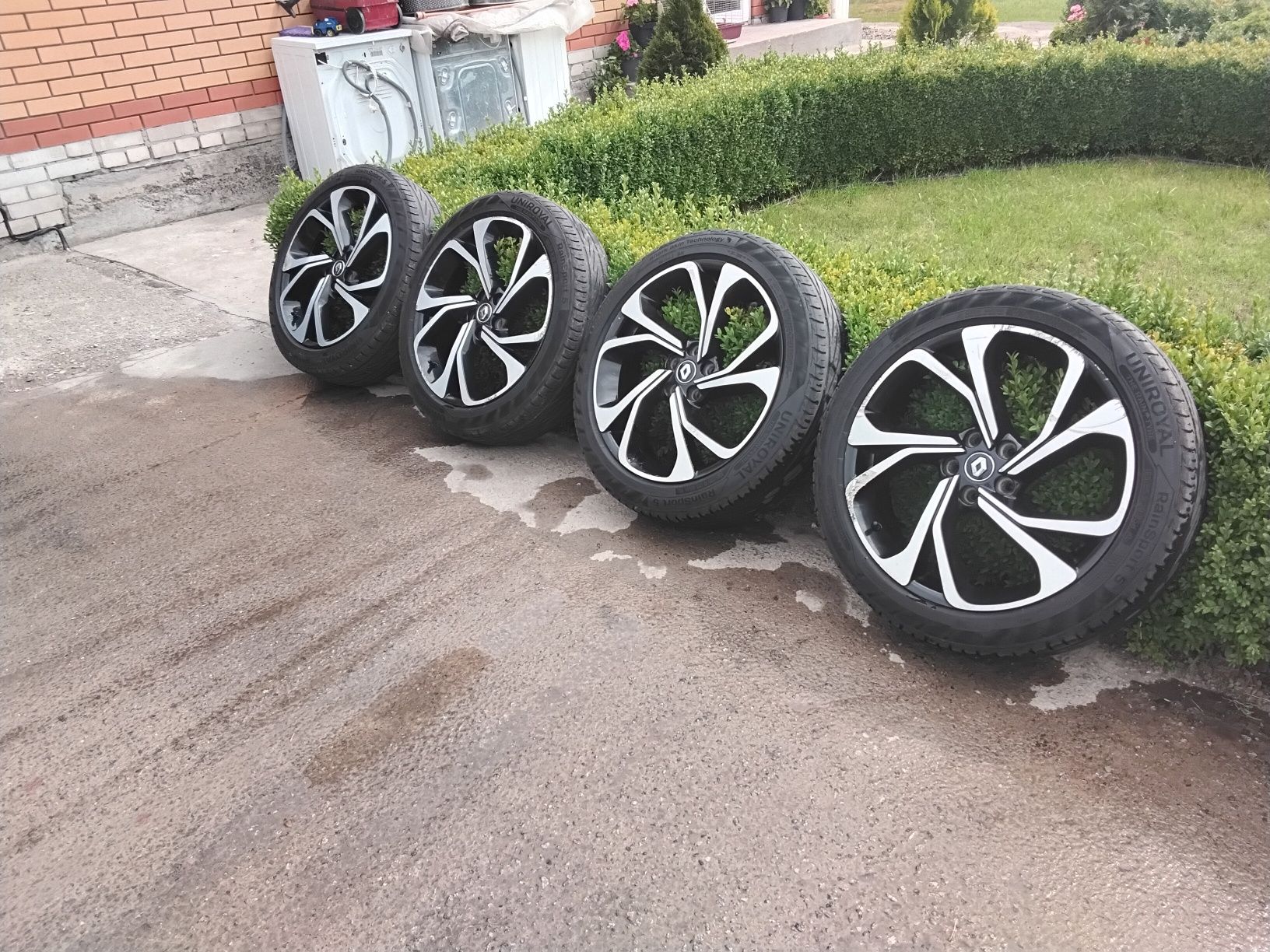 Продам оригінальні дискі з резиной R20 5 114.3 195/55  4шт. RENAULT