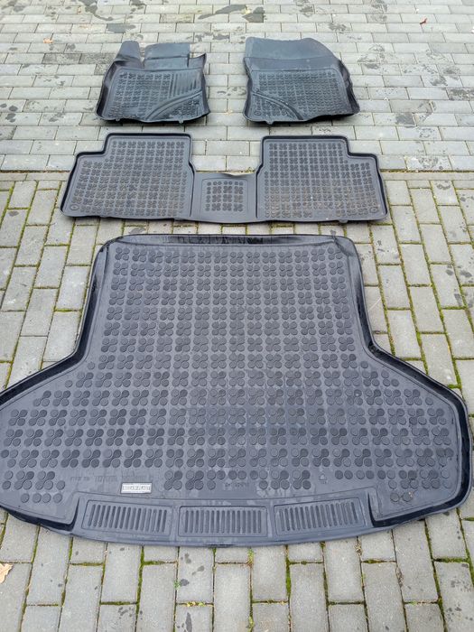Dywany gumowe toyota Avensis