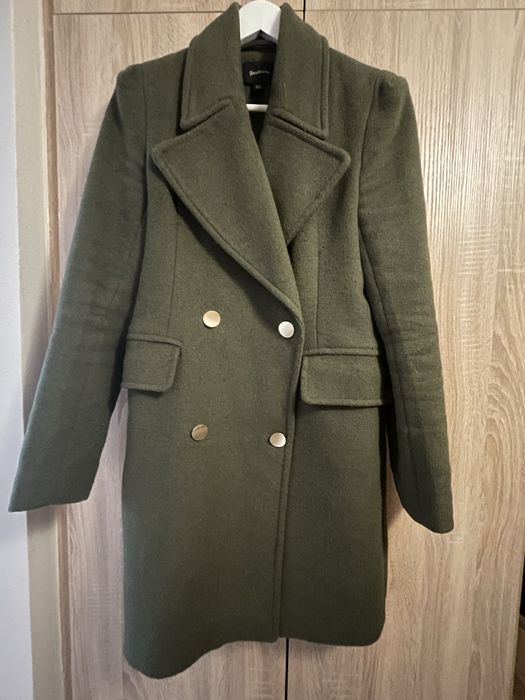 Ciemnozielony / oliwkowy wełniany płaszcz zimowy damski Stradivarius S