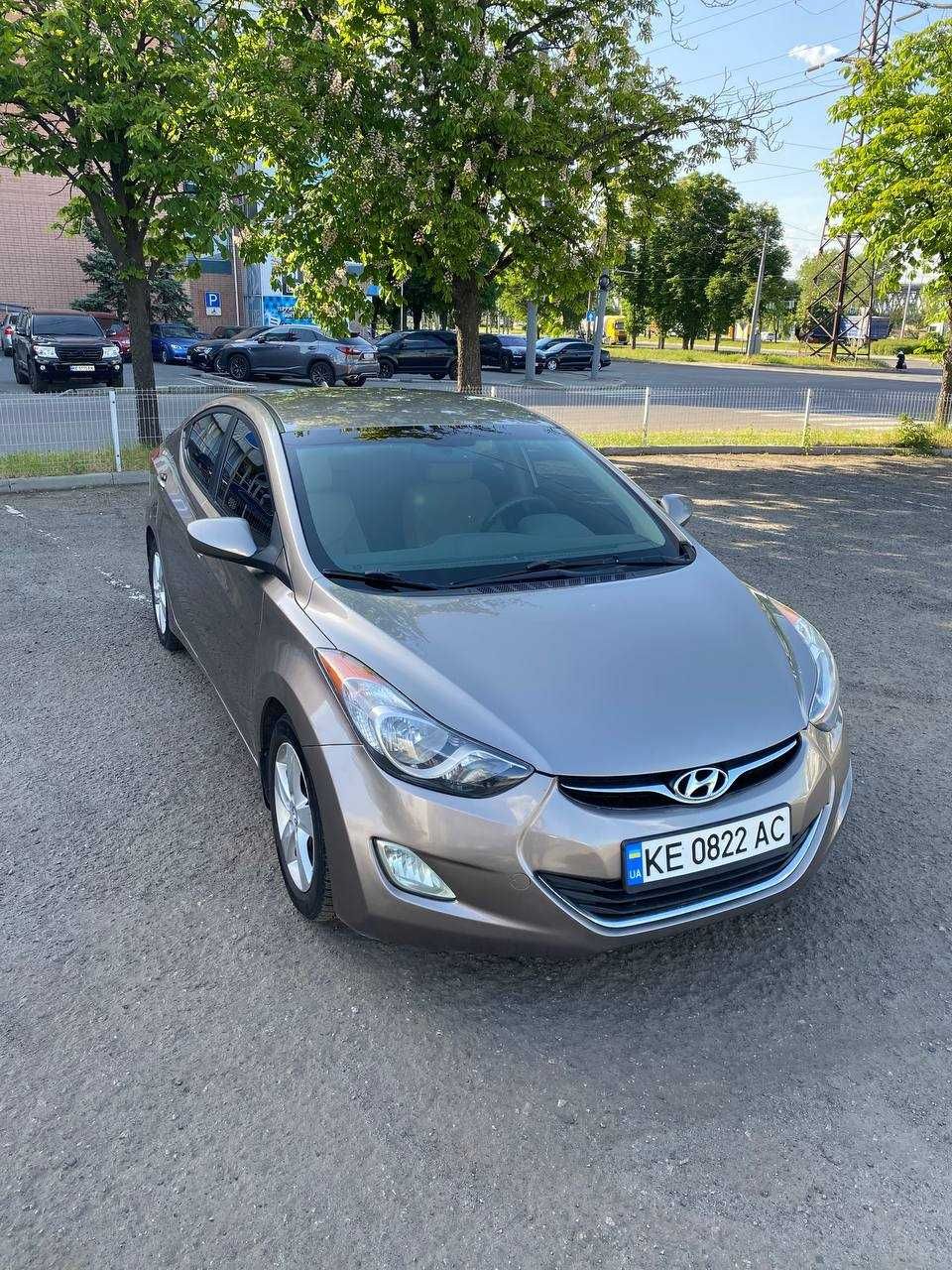 Hyundai Elantra 2012. 1.8 газ/бензин. Автомат.