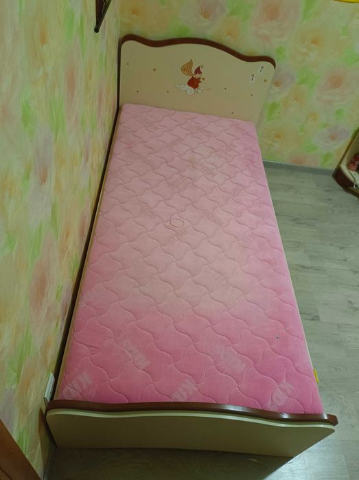 Меблі дитячі  для дівчинки, вживане (шафа,ліжко,полиці,ящик,тумбочка)