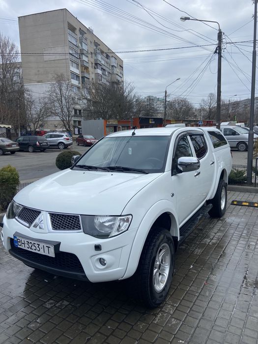 Митсубиси  l200 13 год