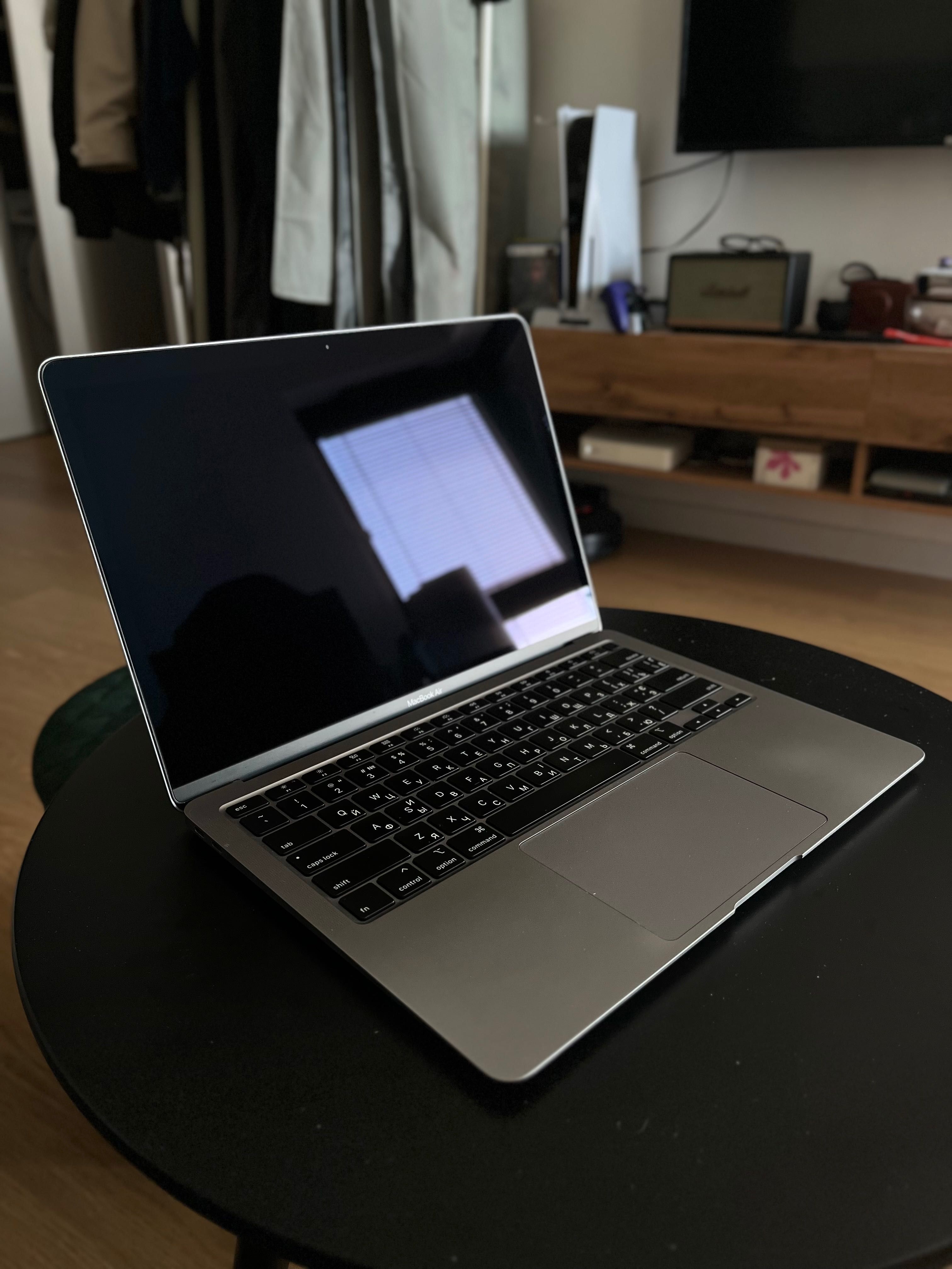 MacBook z procesorem Intel i7 • 16/256 GB • Klawiatura EN/UA/RU