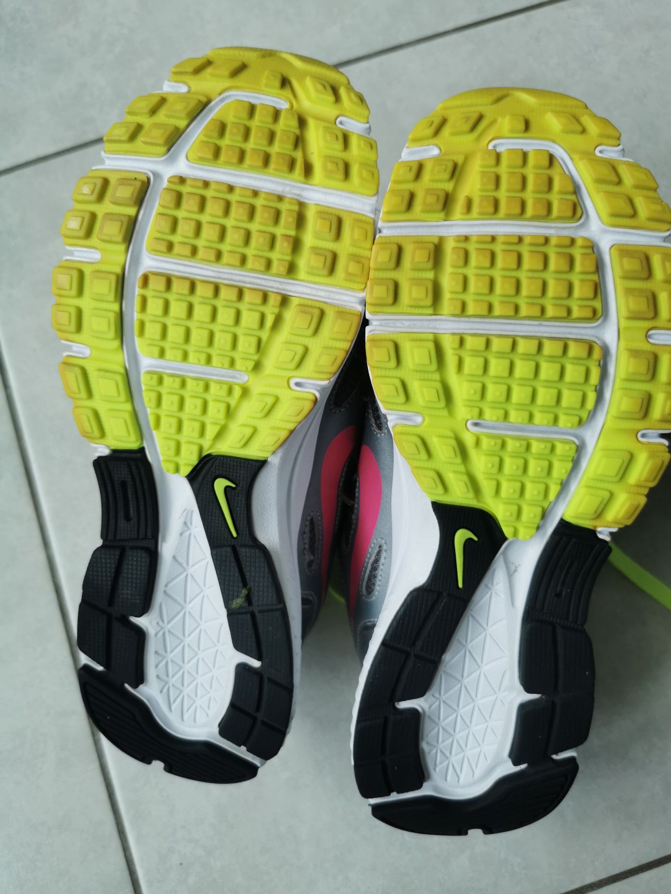 Кросівки жіночі Nike 38p