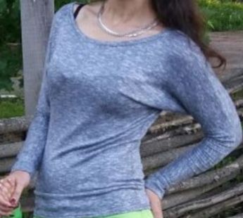 Кофтина сірого кольору