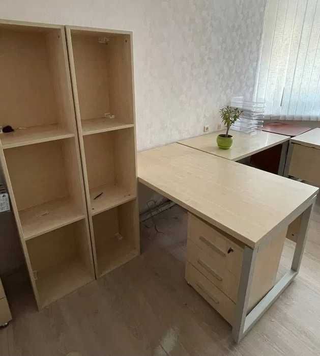 шафи столи стелажі крісла офісні