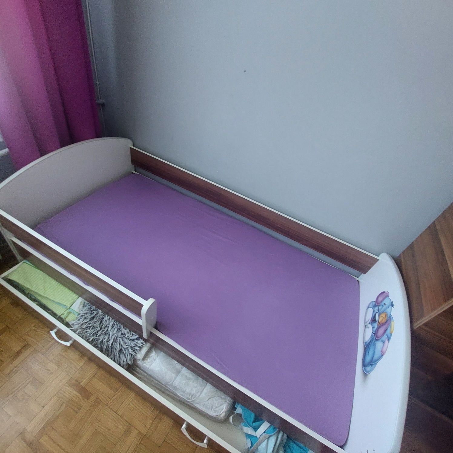 Łóżko dziecięce z misiem