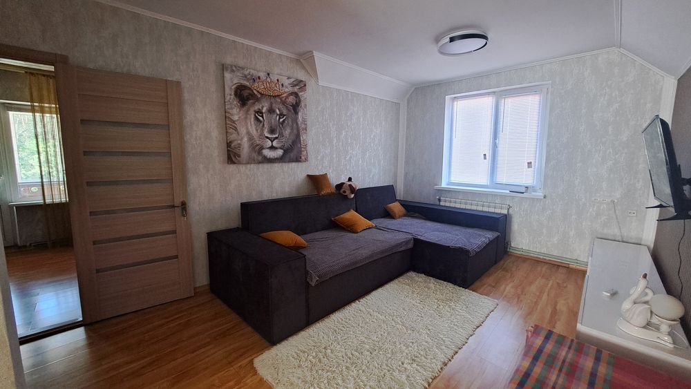 Подобова оренда пів будинку.