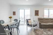 Apartamento T3 com Terraço virado a Sul na Rua da Bélgica – Canidel...
