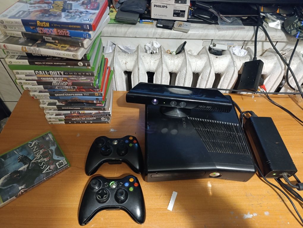 Zestaw Xbox 360 2 pady Kinect 25 gier