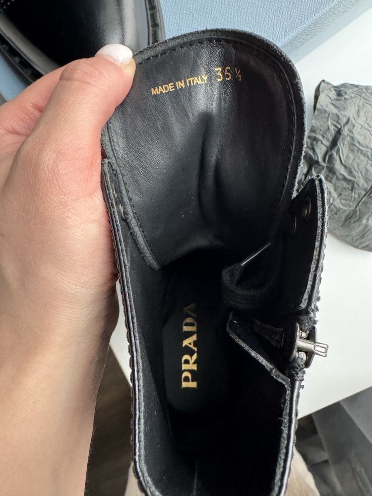 Чоботи-черевики prada