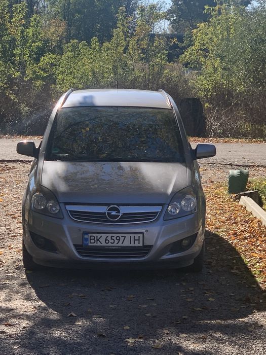 Opel Zafira B 2011 рік