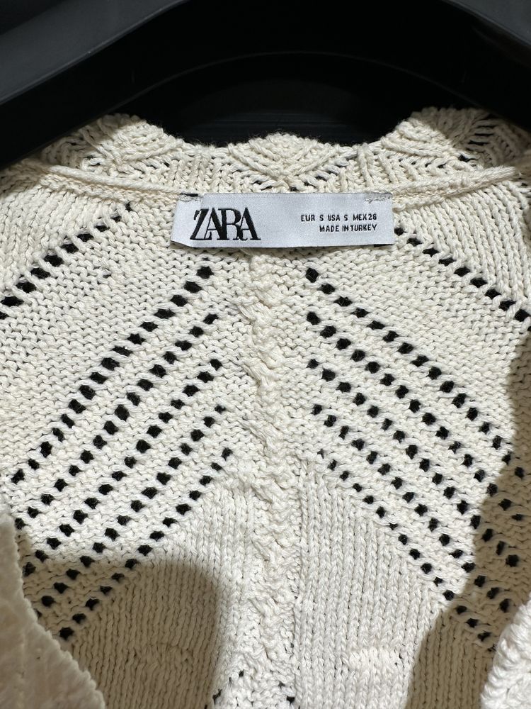 Beżowy sweterek Zara