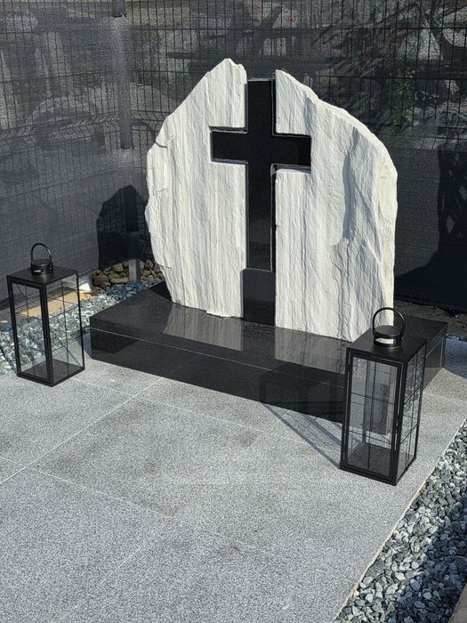 Nagrobek pomnik kamienny skałkowy artystyczny rzeźba