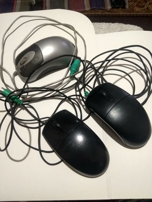 Кабеля до комп'ютера, навушники радянські годинники і т.д.