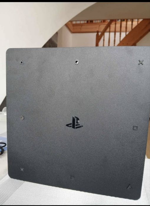 Konsola PS4 Playstation 4 500GB zestaw 7 gier i dwa kontrolery