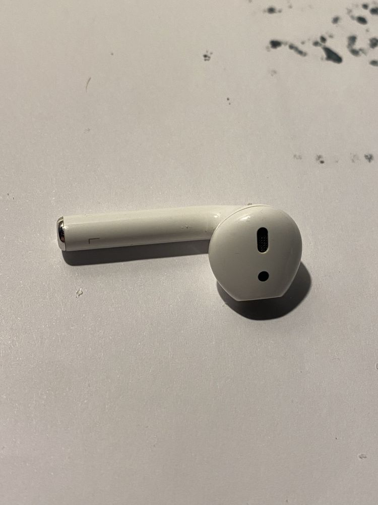 продам один навушник airpods 2 ліве одне