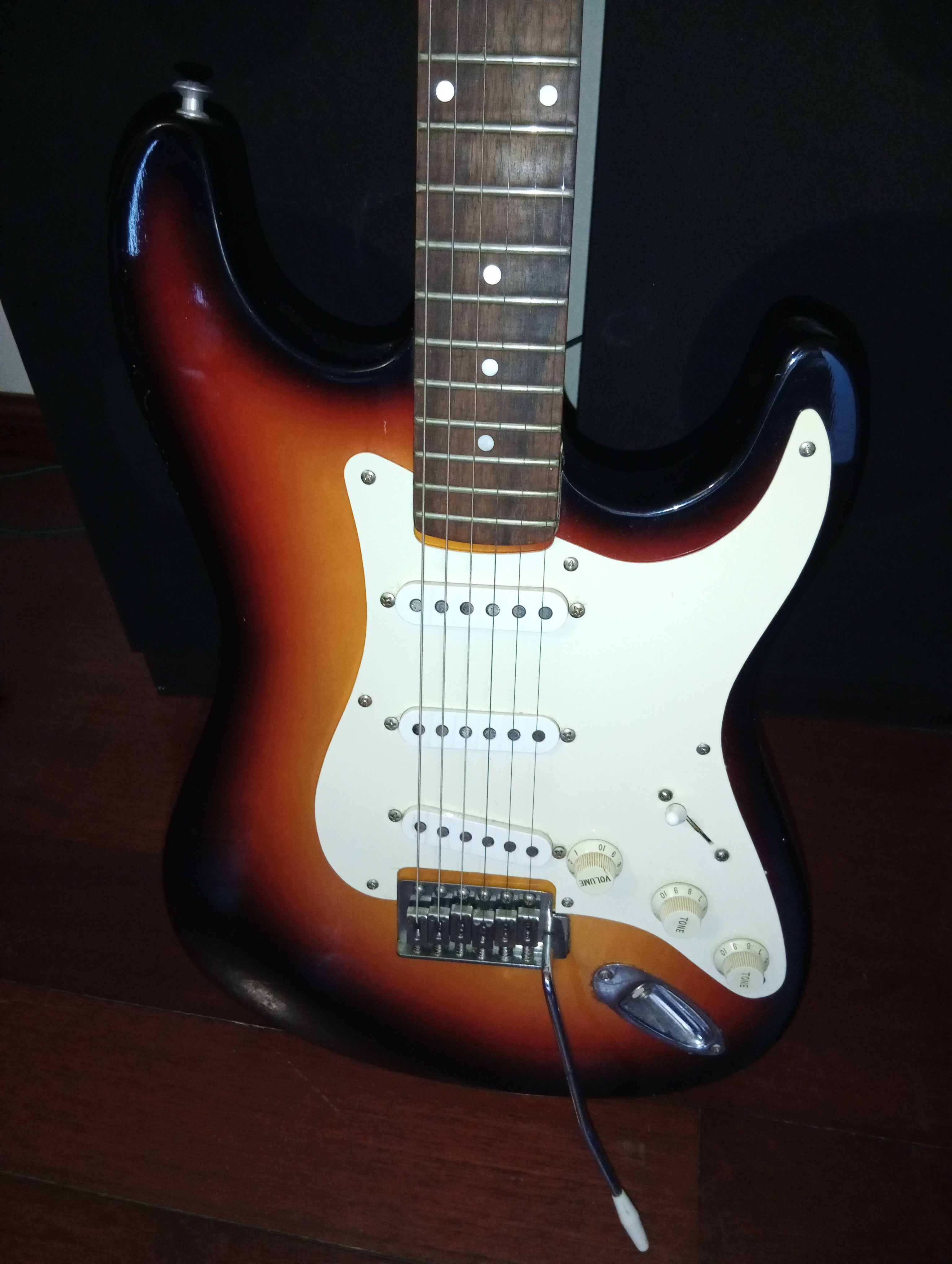 Guitarra elétrica Maison