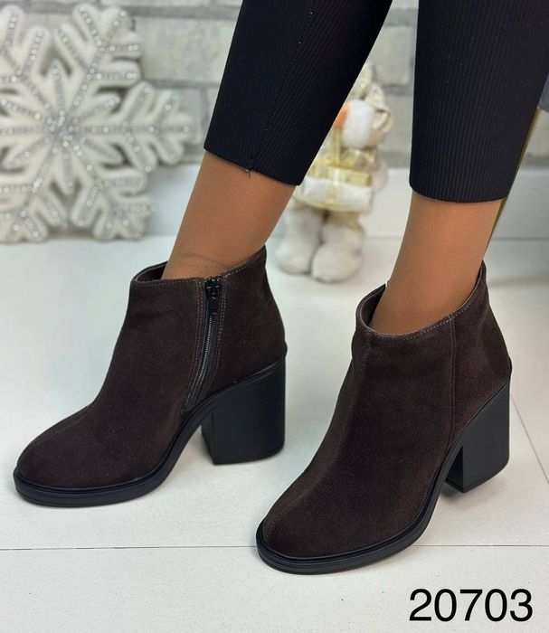 Жіночі шкіряні зимові черевики в кольорах