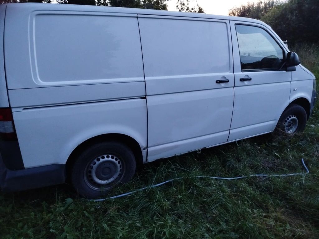 Volkswagen T5 blaszak 2012