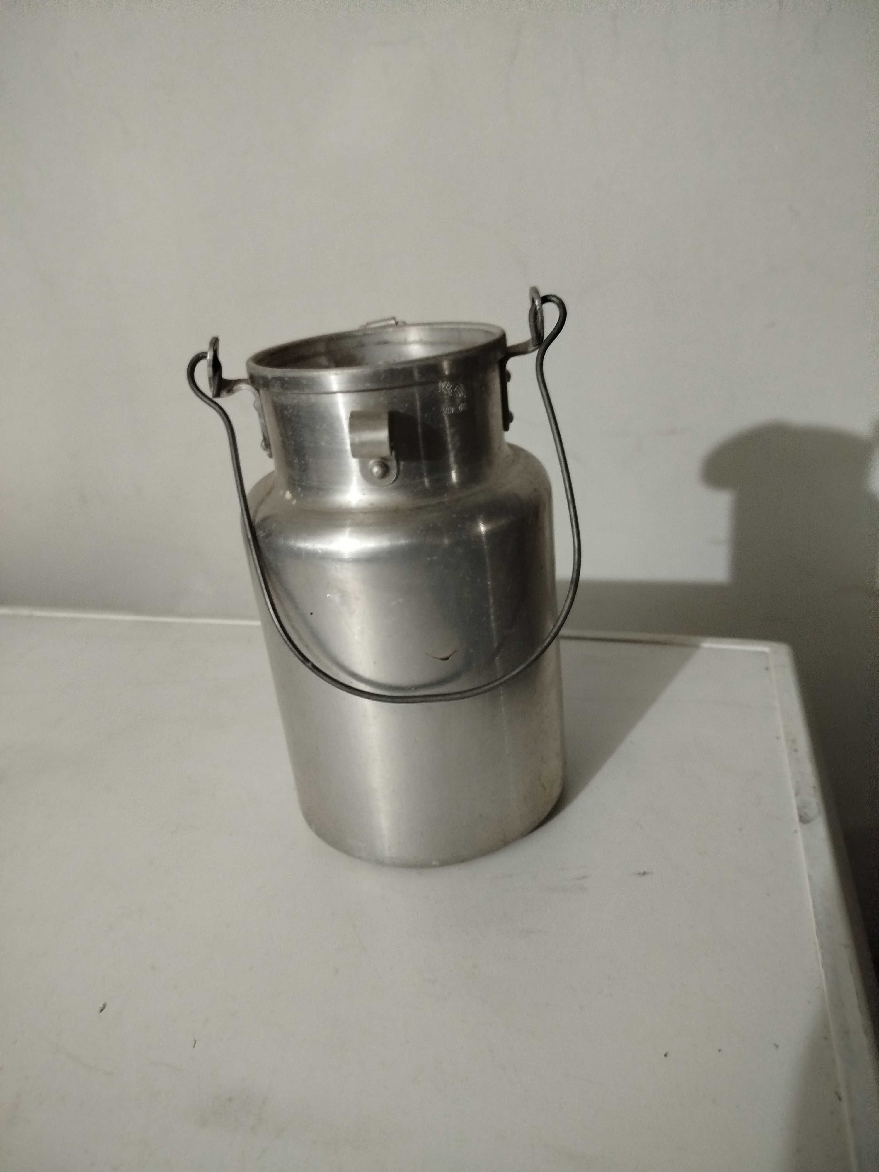 Leiteira antiga em alumínio