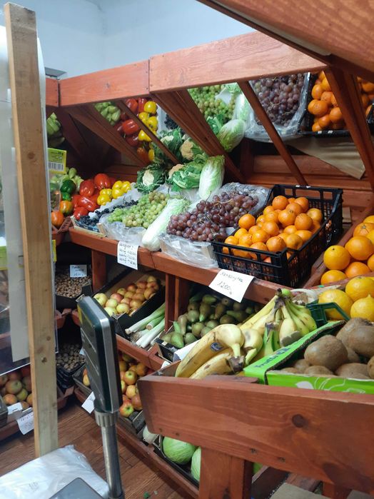 Regały na warzywa-owoce do sklepu