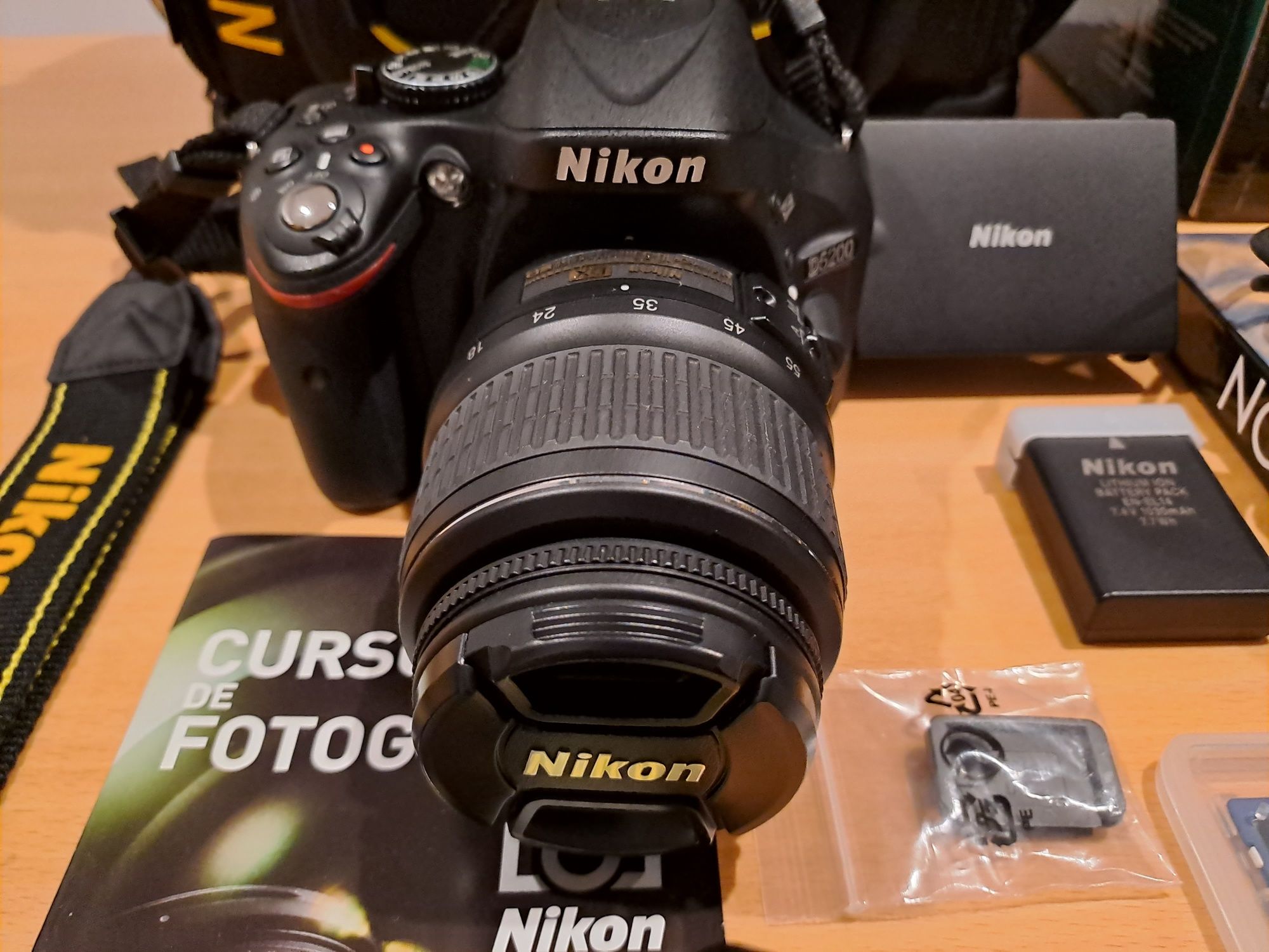 Nikon D5200 Pack + Extras