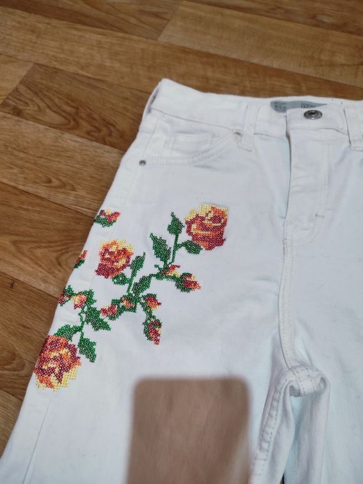 Крутезні джинси вишиванка з високою талією