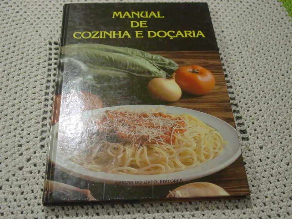 2 livros de culinária (Manual de cozinha e doçaria)