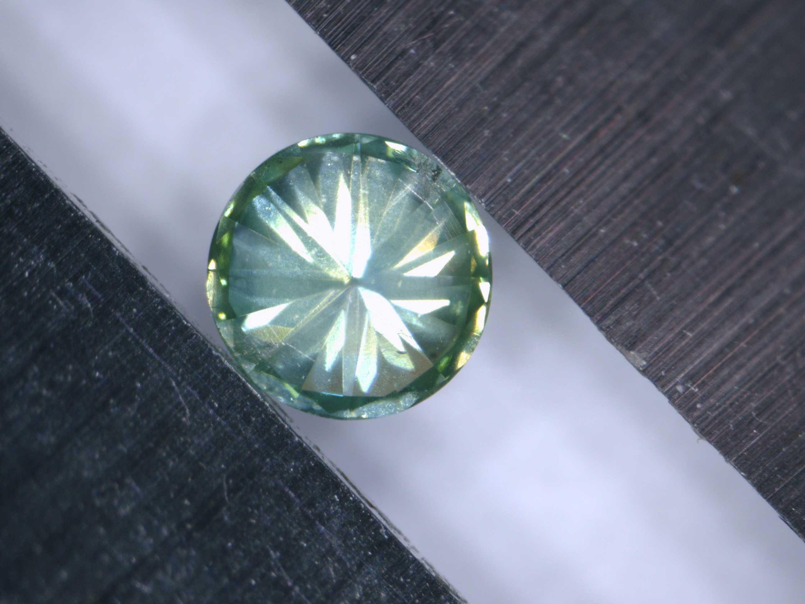 Diament 0.06ct Zielony Brylant I1