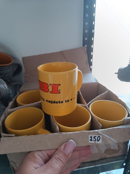 Горнятка, чашки.