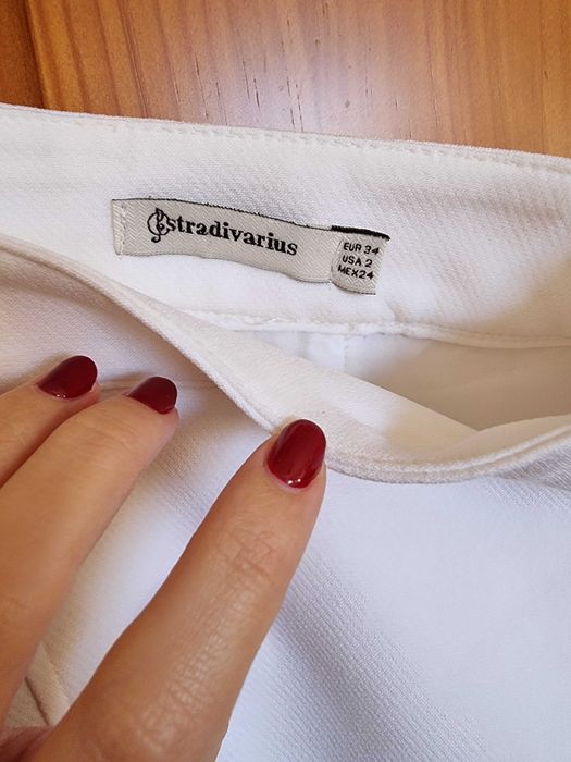 Saia branca Stradivarius, tamanho 34