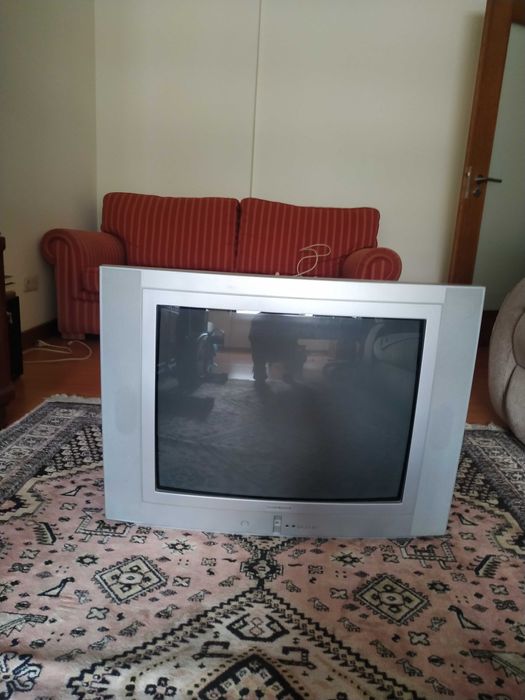 Televisor Tecnimagen usado mas a funcionar, com manual e sem comando