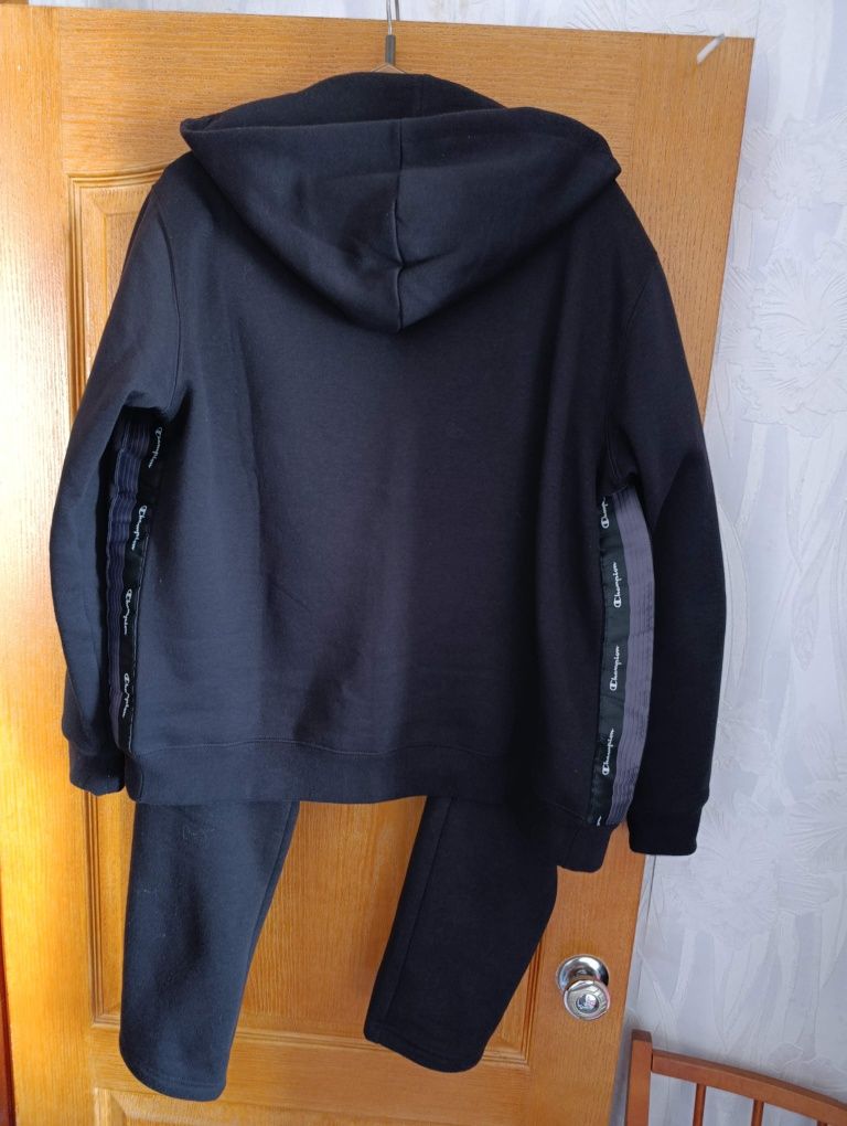Продам спортивный костюм Champion
