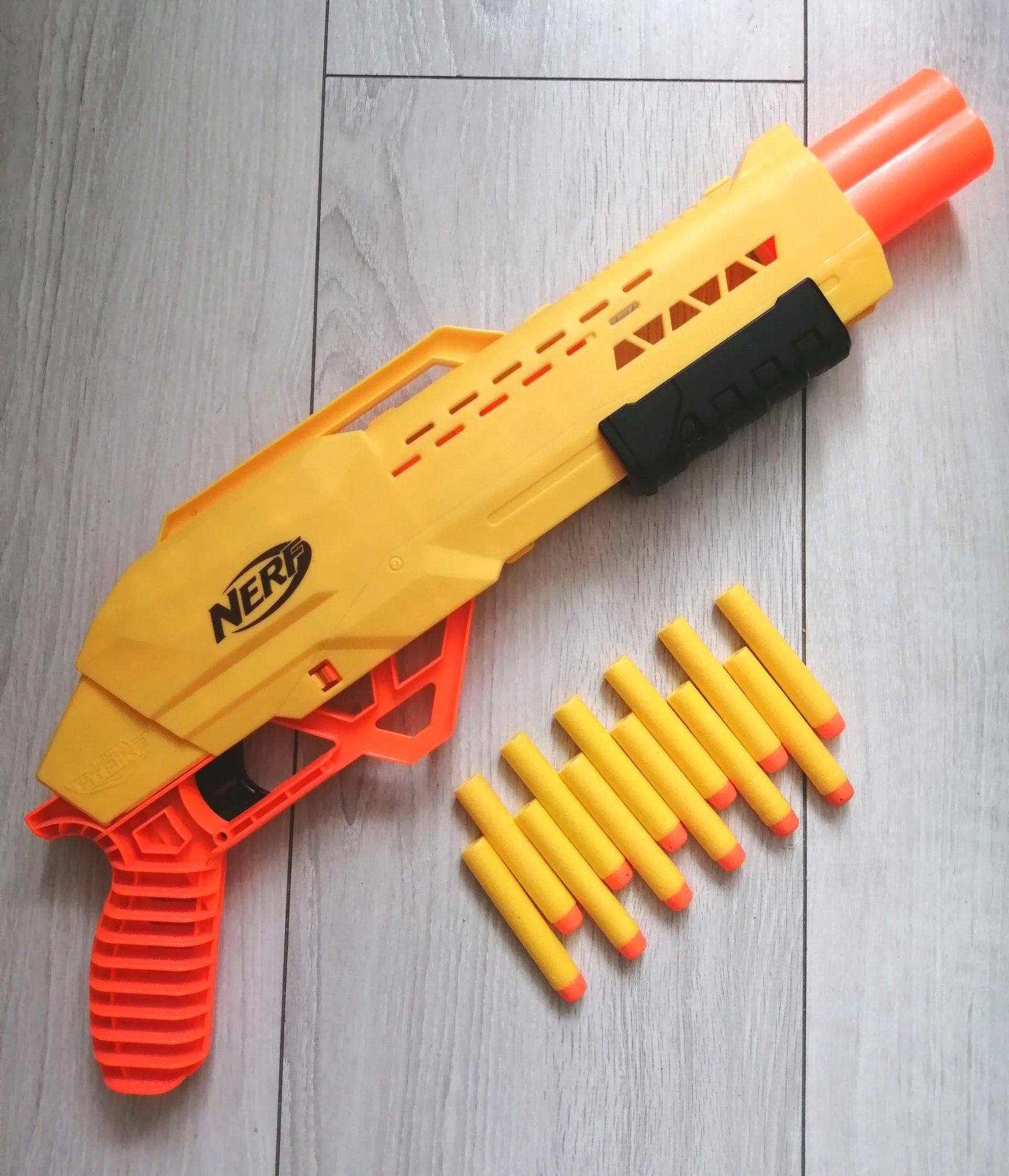 Okazyjny zestaw: strzelba Nerf Alpha Strike z 12 nabojami