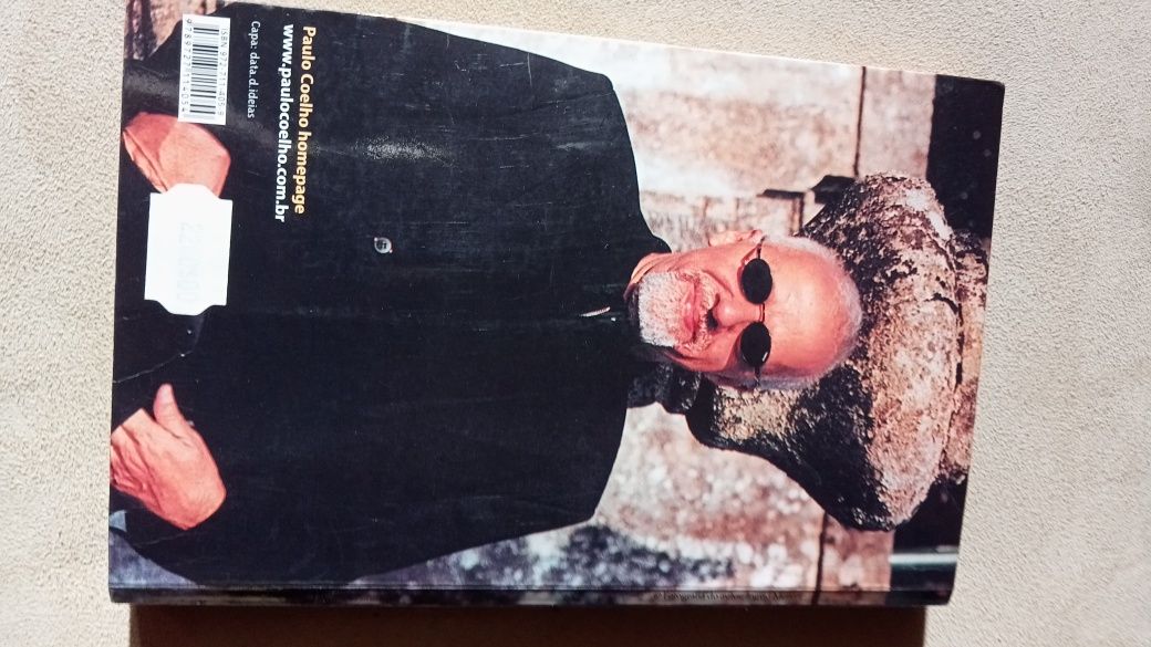 Livro de Paulo coelho