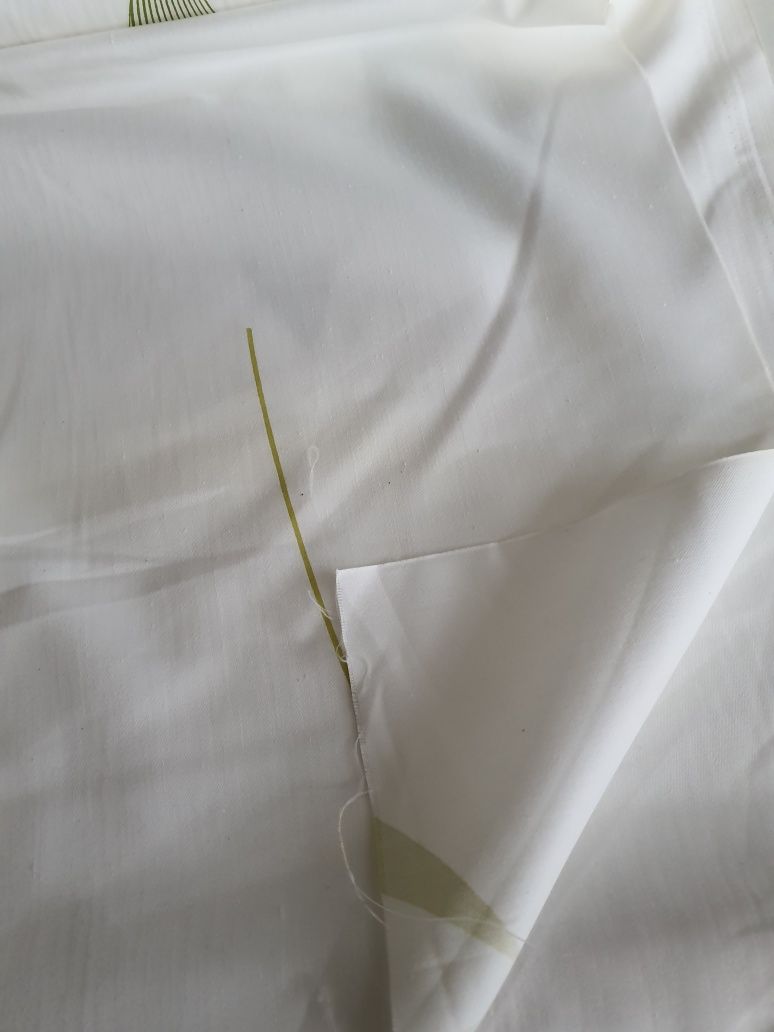 Tkanina ecru wzór szer.140 cm.