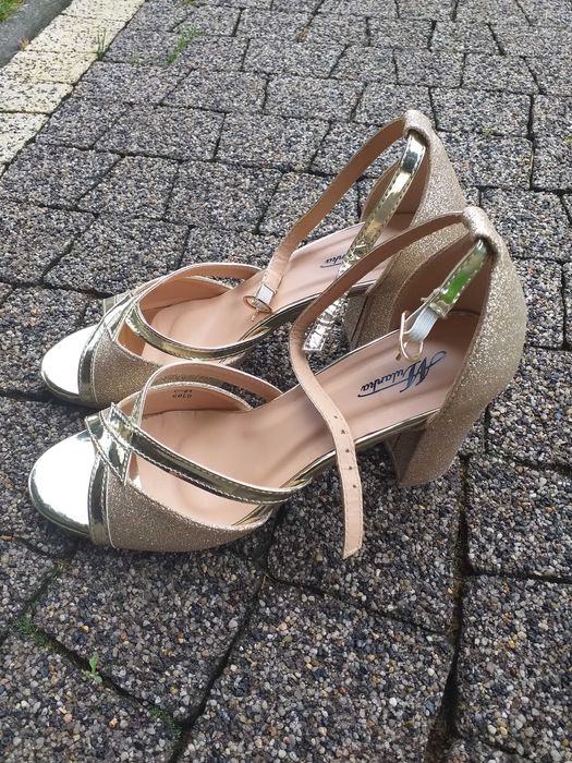 Lustrzano-brokatowe buty na obcasie, 38