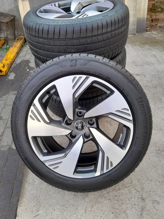 Nowe demo oryginalne 20calowe koła letnie Audi Q6 2024 bicolor
