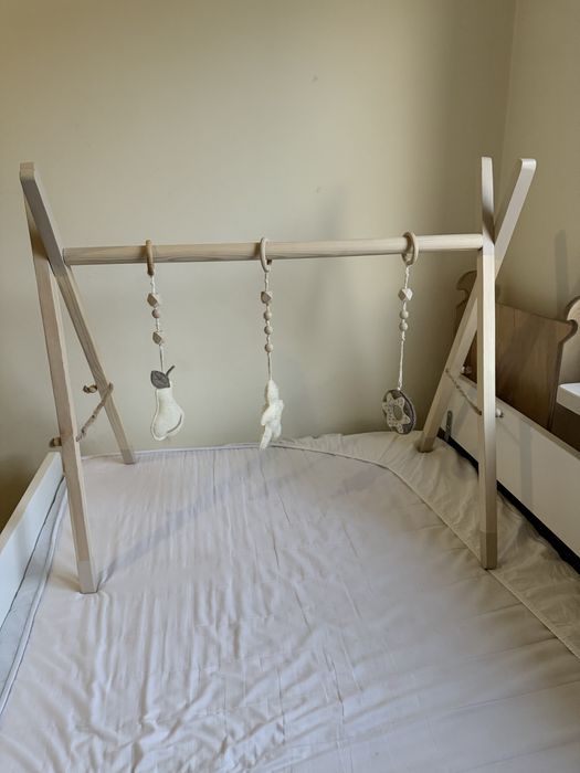 Baby gym drewniany pałąk stojak dla niemowlaka