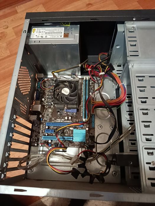 Системний блок комп'ютер