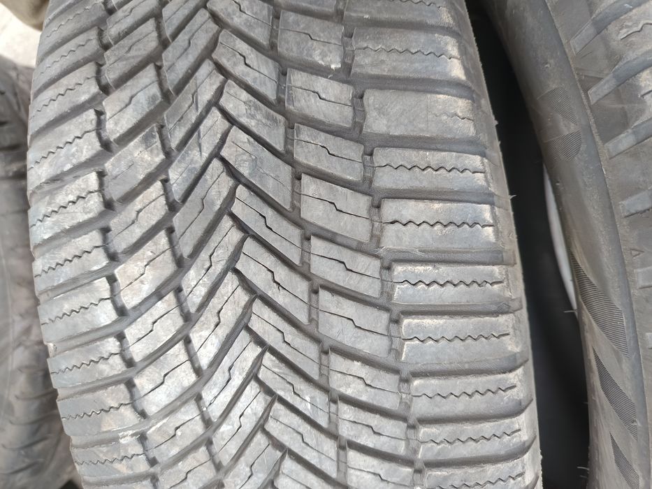 Opony 225/60 r18 Bridgestone wielosezonowe